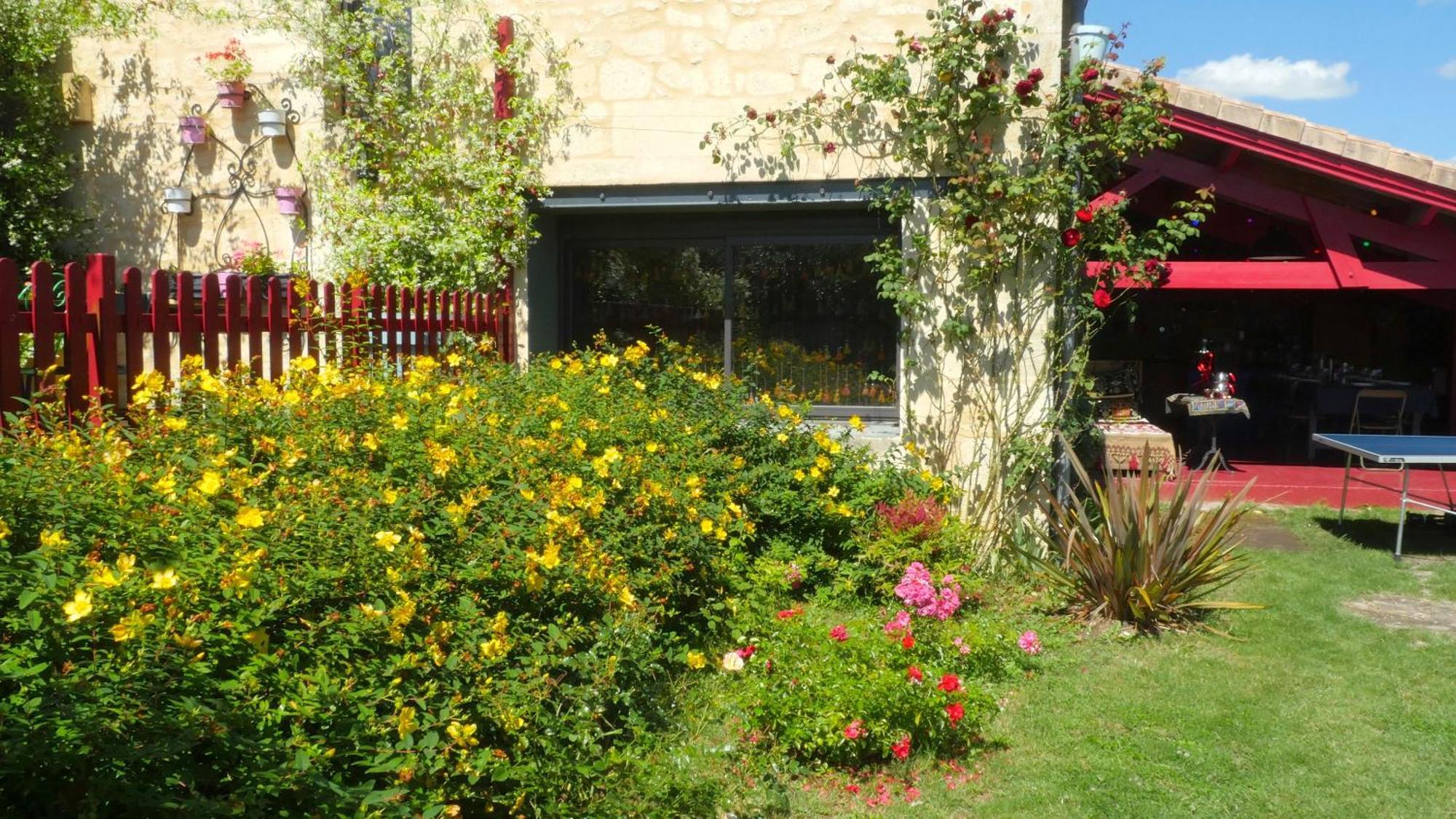 Les Jardins D'Ispahan Prignac-et-Marcamps Exterior foto